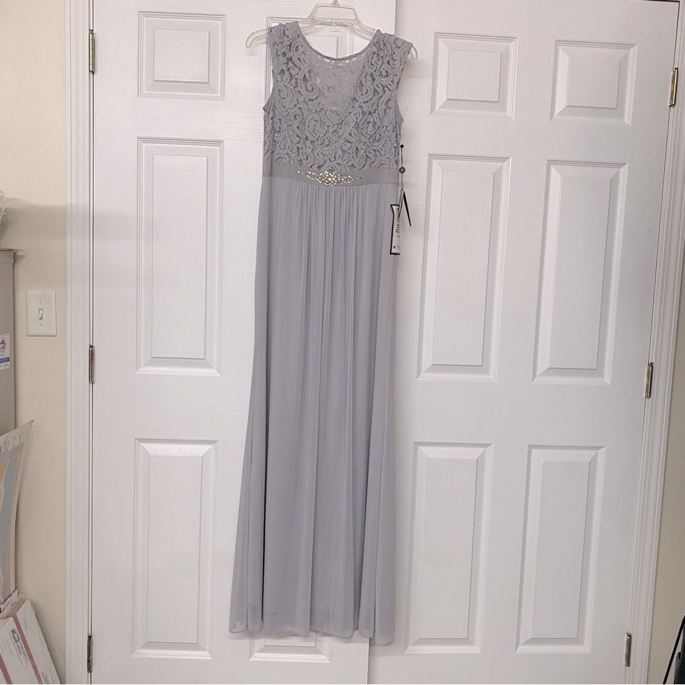 Adrianna Papell Short Sleeve Lace Stretch Tulle Long Formal Gown SILVER Sz 8